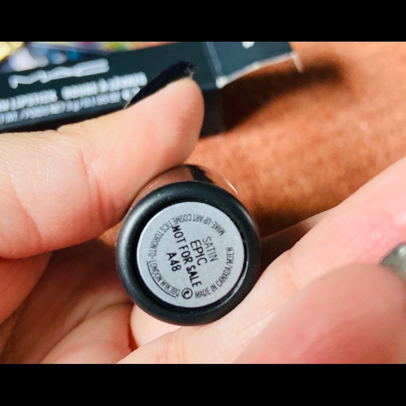 MAC “EPIC” satin lipstick - Picture 4 of 7